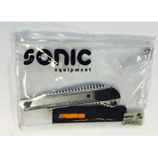מארז סכין יפנית איכותית רחבה דגם מסיבי ממתכת 18מ"מ כולל 10 להבים תוצרת SONIC